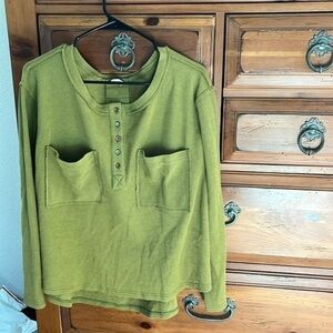 NWOT POL Women’s Olive Green Henley Size Small